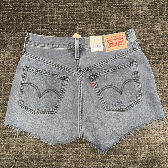 Levi’s 501 Shorts - Picture 2 of 2